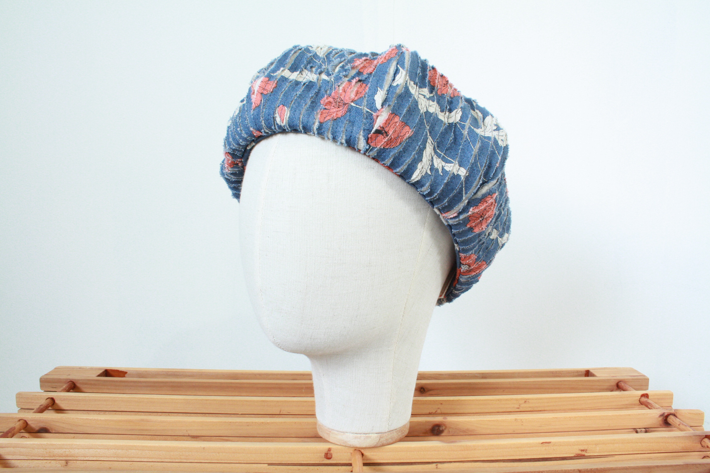 ブルーリネンの花柄リネンスラッシュベレー　オールシーズン　ベレー帽　ナチュラル　ファッション