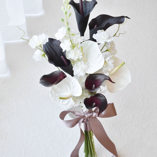 ウェディング＊ボルドーのカラーとアンスリウムの縦長アームブーケ