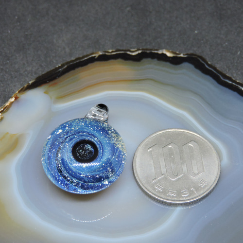 ガラスのアクセサリー・ブラックホール ペンダントトップ 42