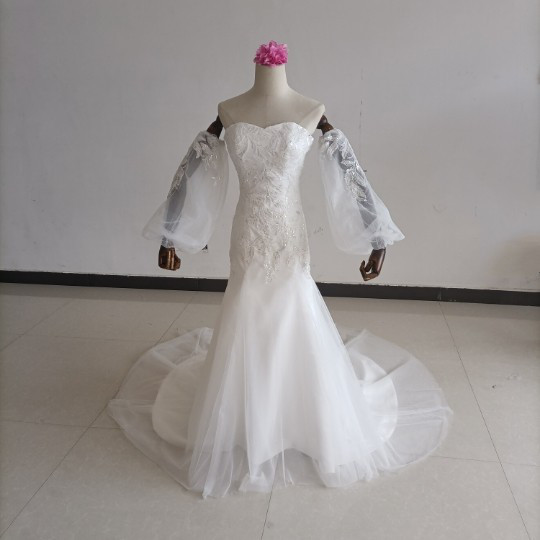 輝きな光彩を放つ  キラキラチュール   3D立体レース刺繍 ふわふわ袖 ウエディングド /花嫁 抜群のおしゃれ見え