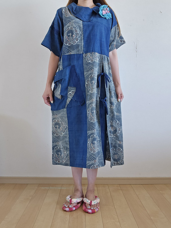 着物リメイク 手作り 藍無地と型染め パッチ ワンピース コサージュ 