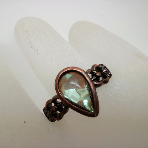 送料無料＞グリーンサフィレットリング（ペア型）（ゴールドフォイル