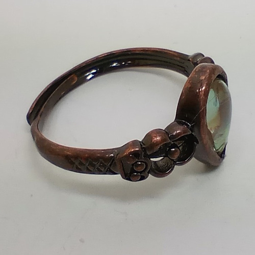 送料無料＞グリーンサフィレットリング（ペア型）（ゴールドフォイル