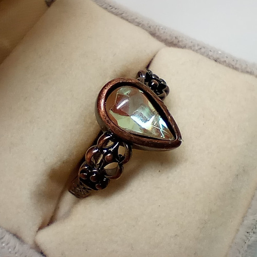 送料無料＞グリーンサフィレットリング（ペア型）（ゴールドフォイル