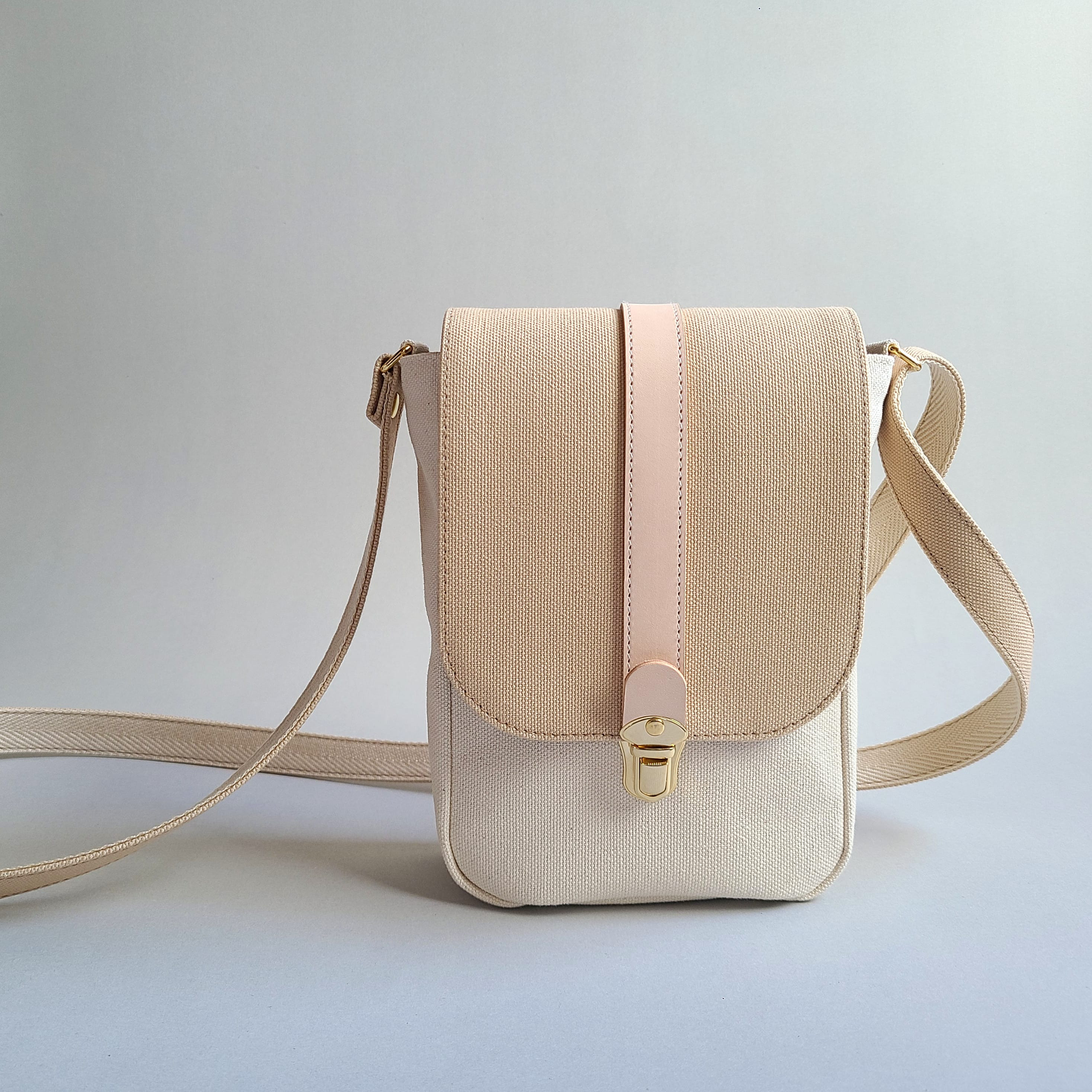 倉敷帆布の縦型ポシェット〈カプチーノ〉