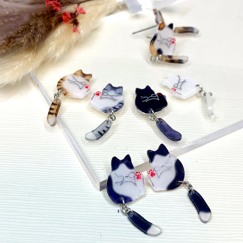 ニャンモナイト【しっぽが揺れる猫ピアス】 ピアス（スタッド・一粒