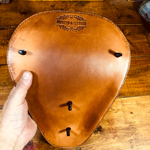 ハンドメイド レザー ソロシート ソロシート サドルシート ハーレー カービングシート その他素材