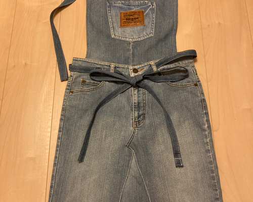 再々値下げ★ハンドメイド★Leeデニムリメイクエプロン デニムエプロン おしゃれ あなた色に染まるデニムエプロン。エプロン エプロン