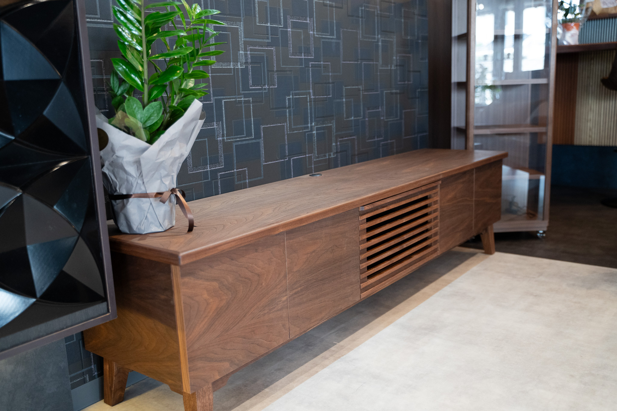 高級ウォルナットテレビボード