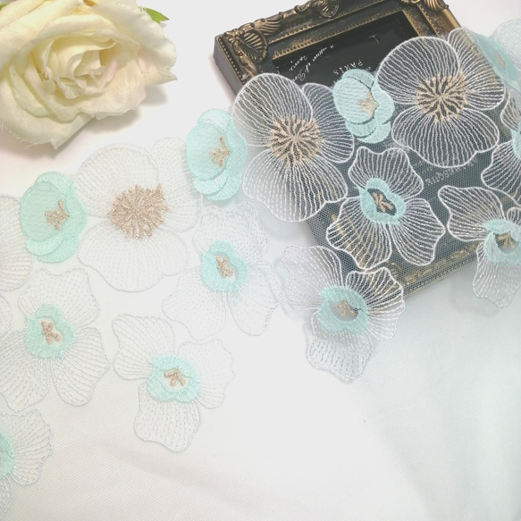 1m ティファニーブルー色 金糸入りキラキラ 花柄刺繍 チュール