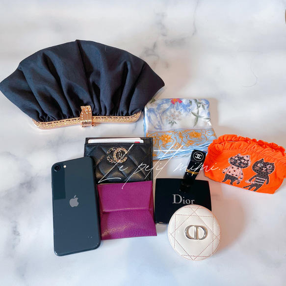 新作貝殻シリーズ♡シェルの輝きシルバーホワイト♡上品な大人シルク混の気品漂うフォーマルバッグ　パーティーバッグミニバッグ 11枚目の画像