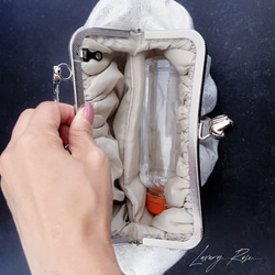 新作貝殻シリーズ♡シェルの輝きシルバーホワイト♡上品な大人シルク混の気品漂うフォーマルバッグ　パーティーバッグミニバッグ 13枚目の画像