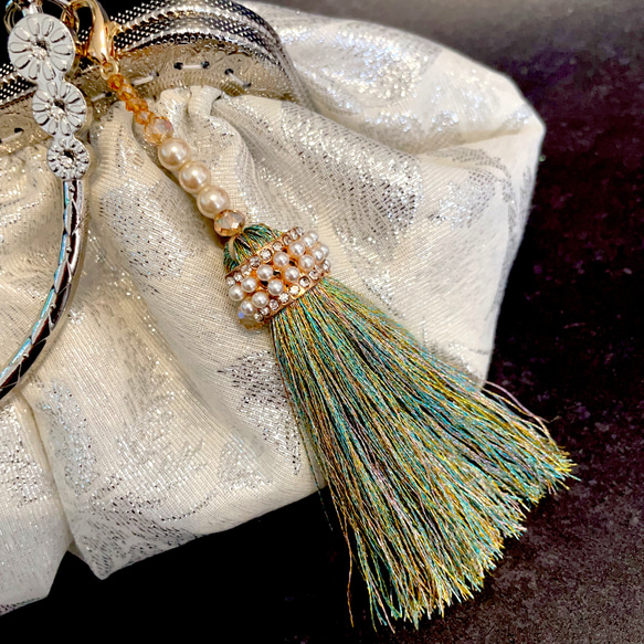 新作貝殻シリーズ♡シェルの輝きシルバーホワイト♡上品な大人シルク混の気品漂うフォーマルバッグ　パーティーバッグミニバッグ 17枚目の画像