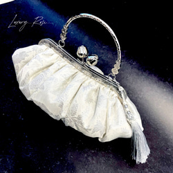 新作貝殻シリーズ♡シェルの輝きシルバーホワイト♡上品な大人シルク混の気品漂うフォーマルバッグ　パーティーバッグミニバッグ 19枚目の画像