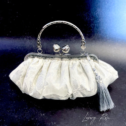 新作貝殻シリーズ♡シェルの輝きシルバーホワイト♡上品な大人シルク混の気品漂うフォーマルバッグ　パーティーバッグミニバッグ 18枚目の画像