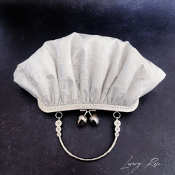 新作貝殻シリーズ♡シェルの輝きシルバーホワイト♡上品な大人シルク混の気品漂うフォーマルバッグ　パーティーバッグミニバッグ 9枚目の画像