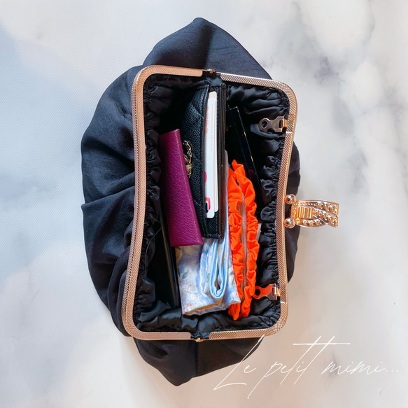 新作貝殻シリーズ♡シェルの輝きシルバーホワイト♡上品な大人シルク混の気品漂うフォーマルバッグ　パーティーバッグミニバッグ 12枚目の画像