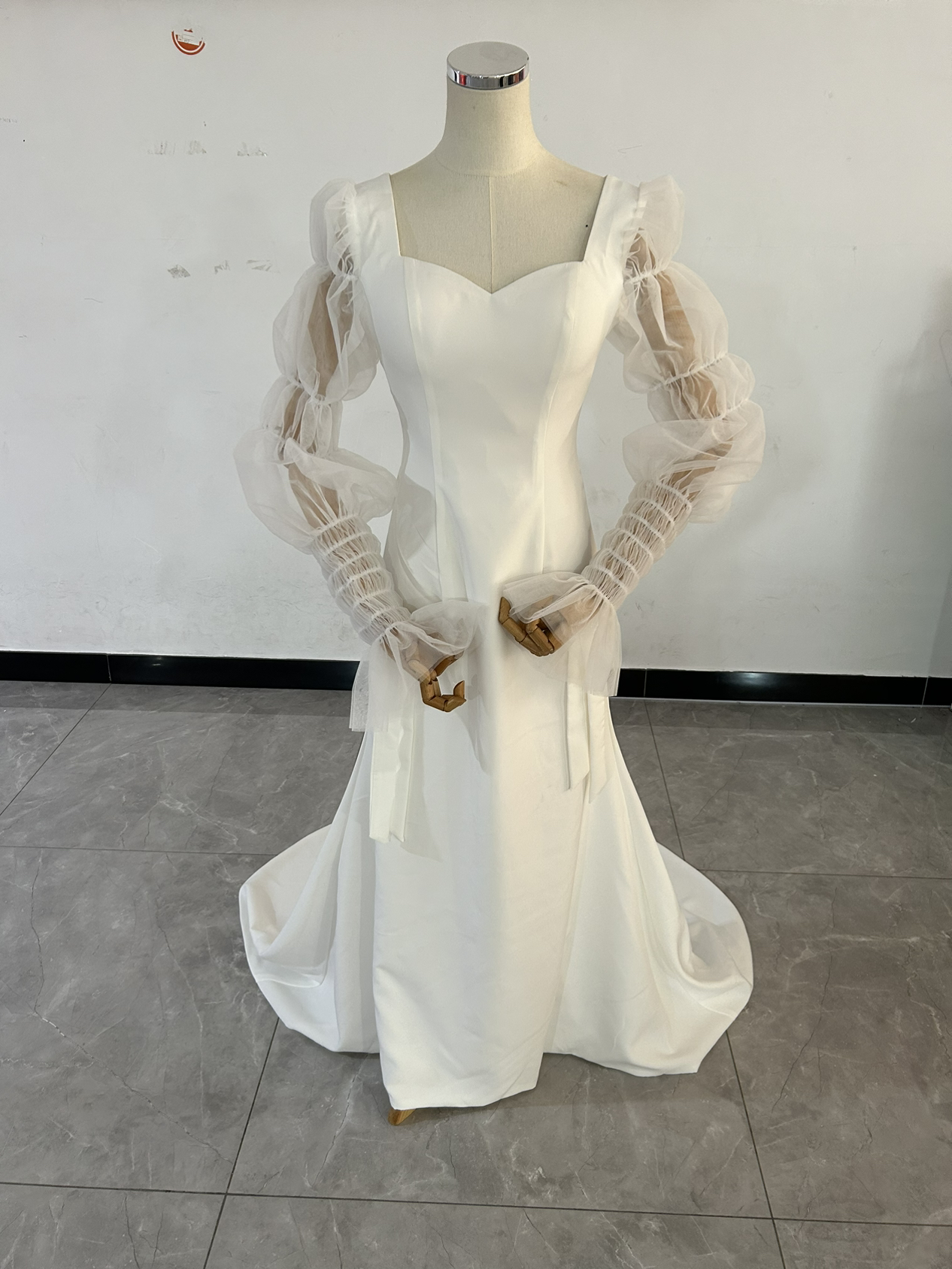 パーティードレス オフホワイト シースルー袖 背中見せ スレンダーライン 2次会/合コン/デート