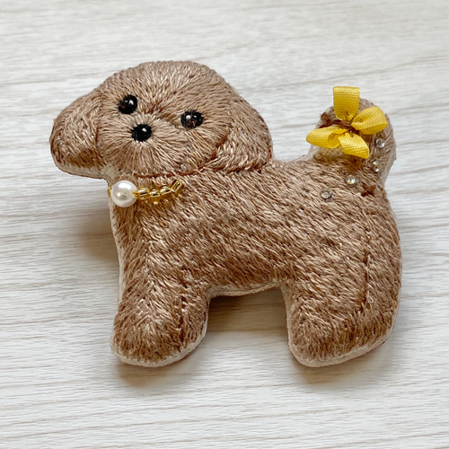 トイプードル ブローチ ビーズ ハンドメイド 手刺繍 刺繍 木苺
