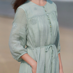 ラミー/麻刺繡生地　ふんわりシルエットのロングワンピース　ポケット付き　裏地付き【春夏秋】ミントグリーン 4枚目の画像