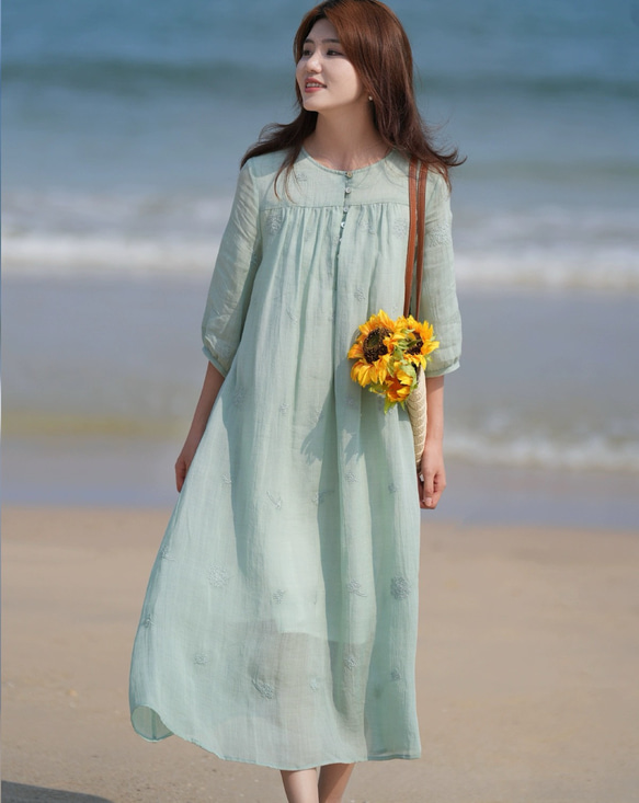 ラミー/麻刺繡生地　ふんわりシルエットのロングワンピース　ポケット付き　裏地付き【春夏秋】ミントグリーン 1枚目の画像