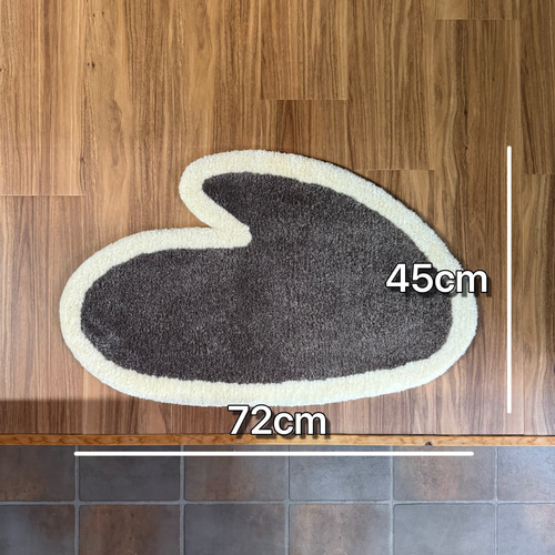 ラグ『Beautiful Woman』タフティング　ウォールアート　フロアマット 作りたいイラスト、画像をプロジェクターに投影して下地に転写していき