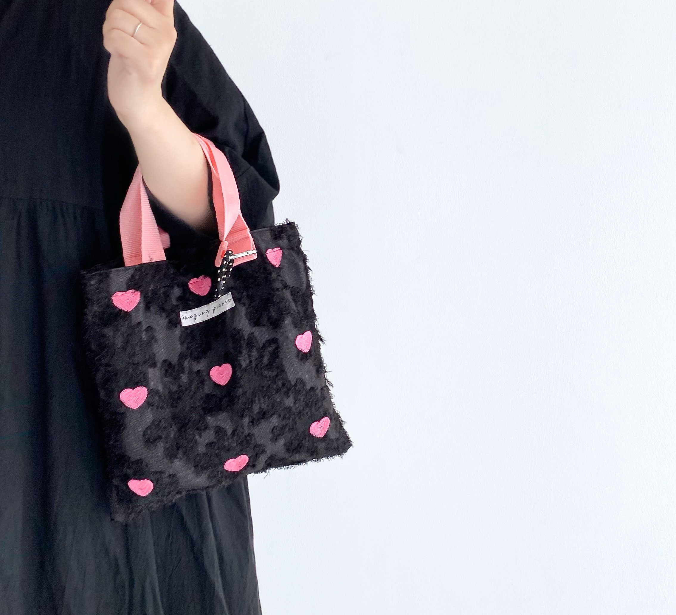 シモンズグランドセール ブラックWデニム♡ハートフラワー刺繍の3wayバッグ♡リュック♡ストーン付き リュック・バックパック