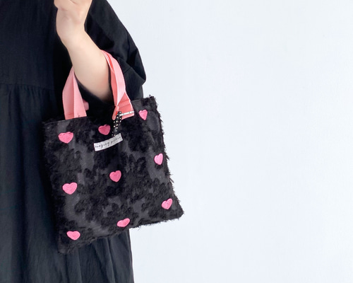 ブラックWデニム♡ハートフラワー刺繍の3wayバッグ♡リュック♡ストーン付き 5ab0f64ef85672b975d41a59df815f