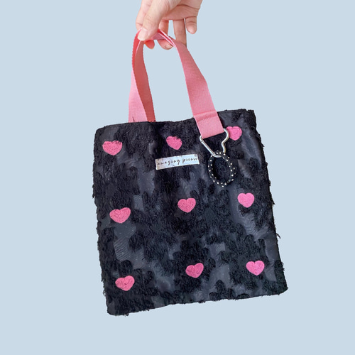 お得セット 特集掲載】ハート刺繍のフラワーバッグ(黒×ピンク) ハンドバッグ リュック・バックパック