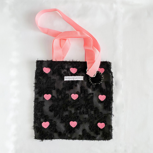 特集掲載】ハート刺繍のフラワーバッグ(黒×ピンク) ハンドバッグ