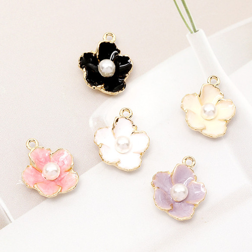送料関税込【AMY O】Monstera Pave Charm チャーム (2色) 国内発 送料関税込【AMY O】Monstera Pave Charm チャーム (2色) 国内発