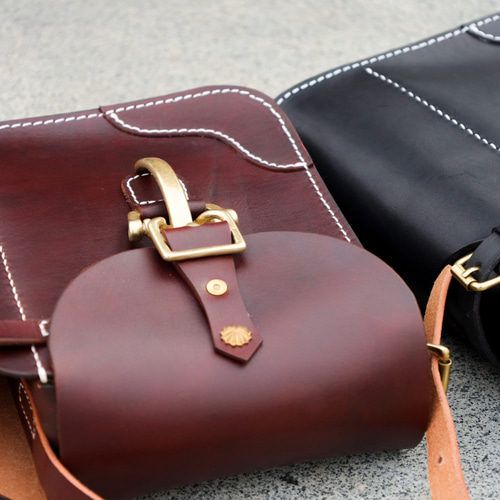 水筒の落ち着き先 】男女ともに使える 本革ショルダーバッグ 手染め