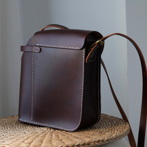 水筒の落ち着き先 】男女ともに使える 本革ショルダーバッグ 手染め