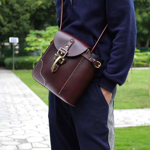 水筒の落ち着き先 】男女ともに使える 本革ショルダーバッグ 手染め  