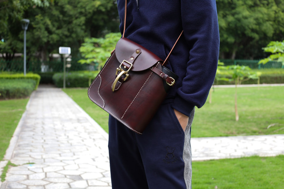 水筒の落ち着き先 】男女ともに使える 本革ショルダーバッグ 手染め