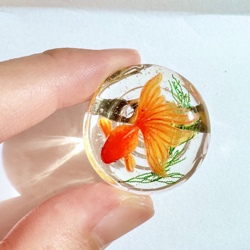 琉金 ブローチ 金魚 ブローチ 池波屋 通販｜Creema(クリーマ) 17973629