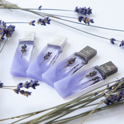 ラベンダーの透明USBメモリ【Violet-Dewdrop】(32,64GB) 北海道富良野産ラベンダーを使用 2枚目の画像