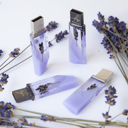 ラベンダーの透明USBメモリ【Violet-Dewdrop】(32,64GB) 北海道富良野産ラベンダーを使用 4枚目の画像