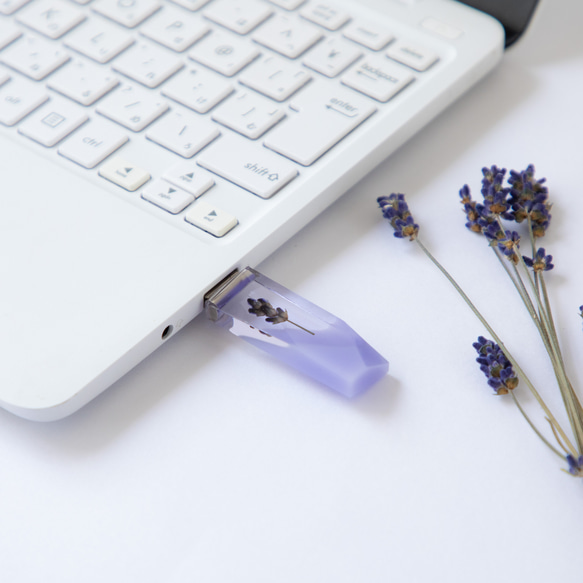 ラベンダーの透明USBメモリ【Violet-Dewdrop】(32,64GB) 北海道富良野産ラベンダーを使用 5枚目の画像