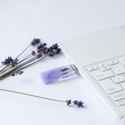 ラベンダーの透明USBメモリ【Violet-Dewdrop】(32,64GB) 北海道富良野産ラベンダーを使用 7枚目の画像