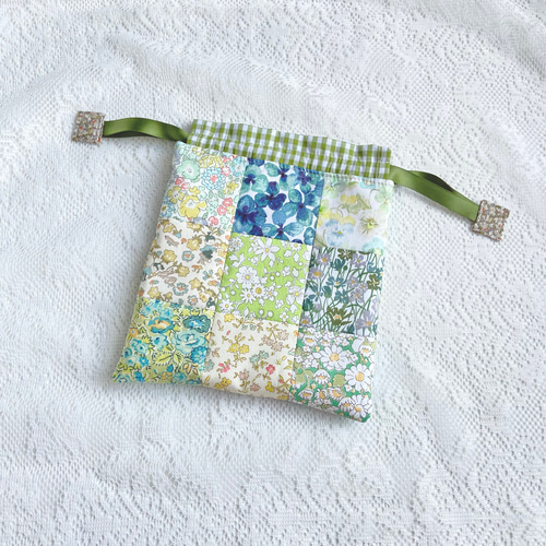 ゆゆ。パッチワーク巾着袋 （グリーン系) ゆゆ様専用。パッチ
