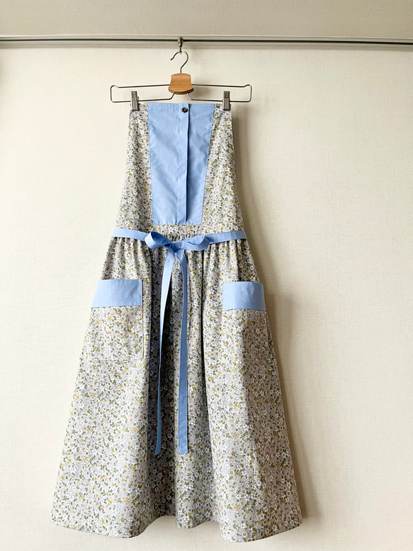 小花柄のロングギャザーエプロン(バッククロスタイプ) エプロン