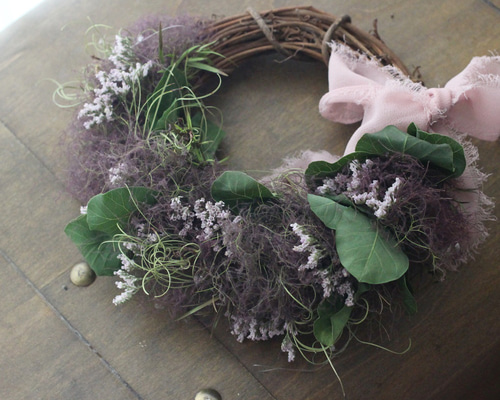 スモークツリー とピンクハーフリース　バラ　千日紅　貝細工　ドライフラワー 楽天市場】千日紅とミナヅキのリース ◇ ドライフラワー