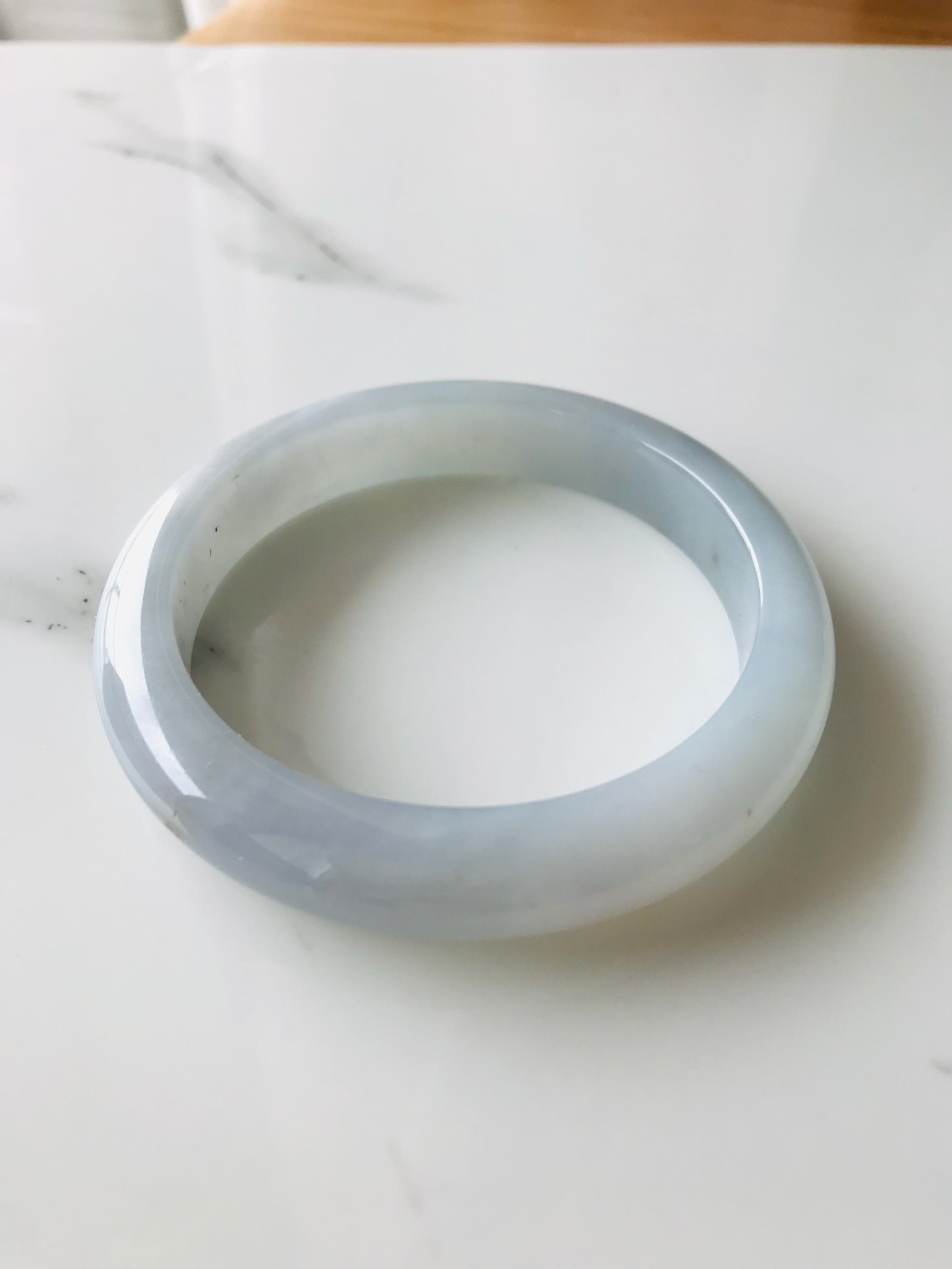 【B1510-0118】ジェイド　翡翠　ヒスイ　バングル　ミャンマー産　ミルキーブルーラベンダー　55.5mm