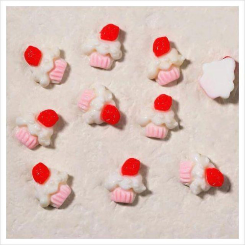 P239《2個》ネイルパーツ カップケーキ 苺 いちご ピンク デザート