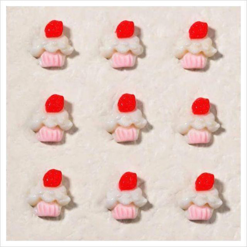 P239《2個》ネイルパーツ カップケーキ 苺 いちご ピンク デザート