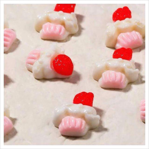 P239《2個》ネイルパーツ カップケーキ 苺 いちご ピンク デザート