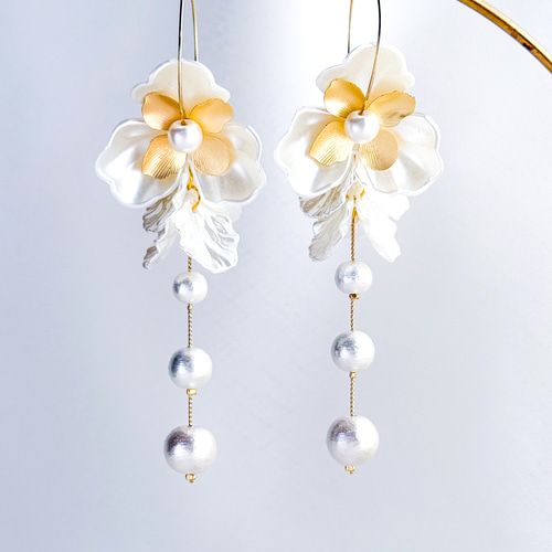 flowerフープとパールチャームの2wayイヤリング