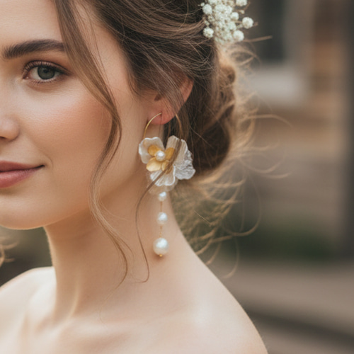 flowerフープとパールチャームの2wayイヤリング 上品で華やかな花嫁さんにオススメ2way大ぶりホワイトフラワー 花びら
