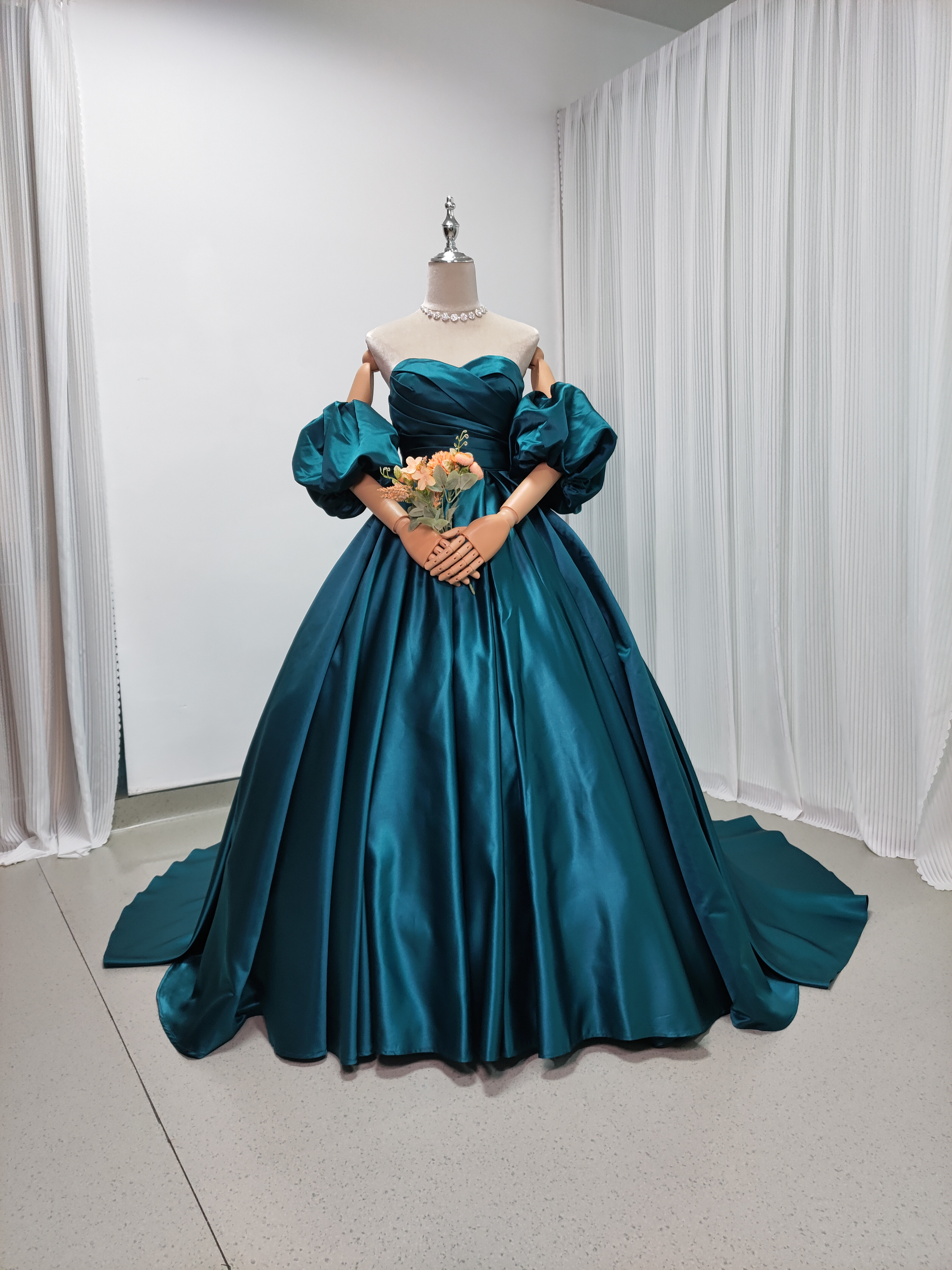 送料無料！カラードレス アンティークなドレス  取り外し袖 光沢サテン 結婚式